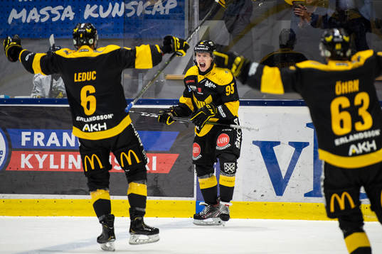 Västerås Gustav Lindberg jublar