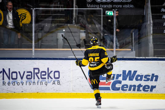 Västerås Gustav Lindberg jublar