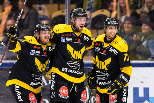 Västerås Marcus Bergman jublar med lagkamrater