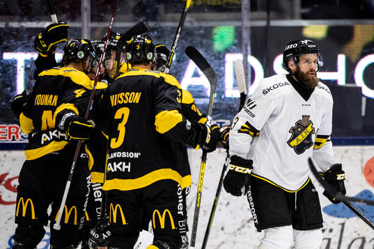 Västerås spelare jublar