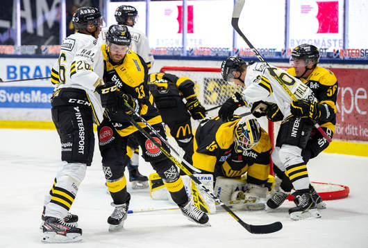s Oscar Nord och Kim Tallberg duellerar mot Västerås