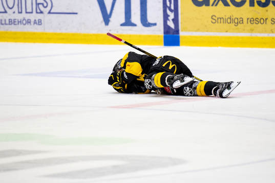 Västerås Alexander Lunsjö ligger skadad