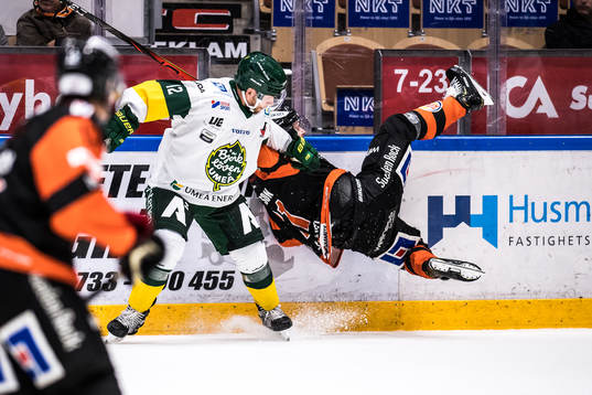 Björklövens Brian Cooper och Karlskronas Jesper Persson