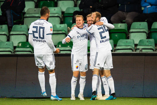 Djurgårdens Jonathan Ring jublar med lagkamrater