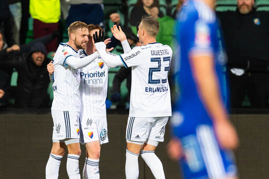 Djurgårdens Jonathan Ring jublar lagkamrater