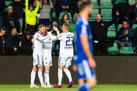 Djurgårdens Jonathan Ring jublar lagkamrater