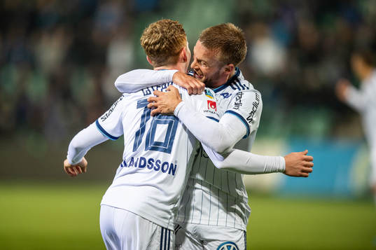 Djurgårdens Aslak Witry och Nicklas Bärkroth jublar
