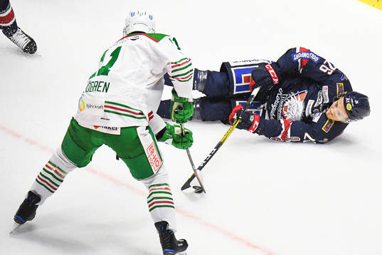Rögles Mattias Sjögren mot Linköpings Hampus Larsson