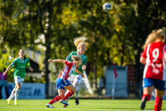 Runa Lillegård of Lyn and Susanne Vistnes of Klepp