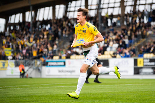 Falkenbergs Kirill Pogrebnyak jublar