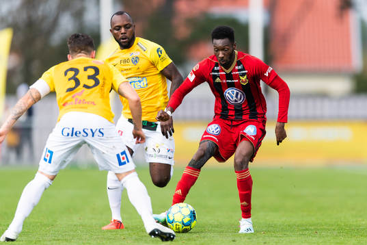Falkenbergs Tibor Joza och John Chibuike mot Östersunds