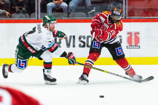 Frölundas Karl Stollery och Örebros Daniel Muzito Bagenda
