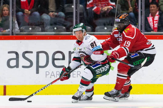 Frölundas Ryan Lasch och Örebros Daniel Muzito Bagenda