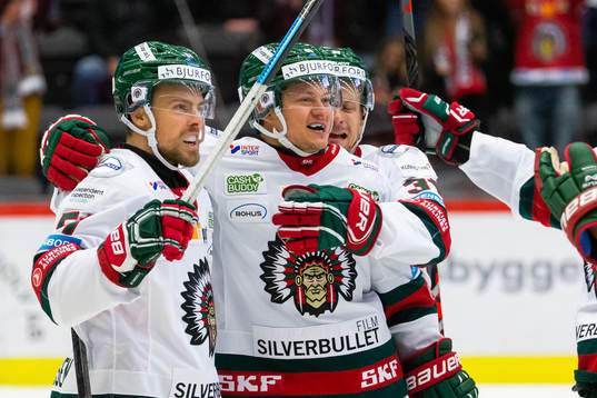 Frölundas Mats Rosseli Olsen jublar med Rhett Rakhshani