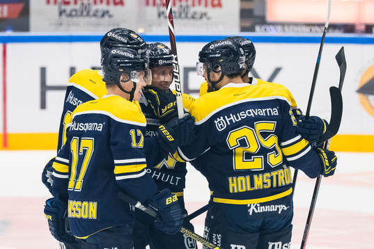 s Martin Thörnberg jublar med lagkamrater
