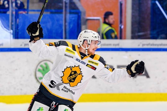 Skellefteås Niclas Burström jublar