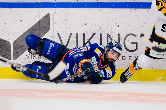 Växjös Daniel Rahimi faller