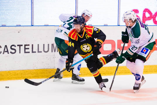 Brynäs Jacob Blomqvist och Färjestads Martin Johansson oc