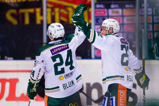 Färjestads Per Åslund jublar
