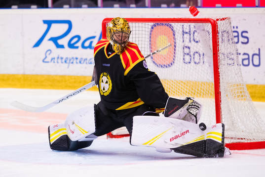 Brynäs målvakt Samuel Ersson med en räddning