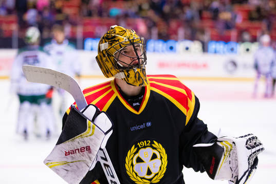 Brynäs målvakt Samuel Ersson deppar
