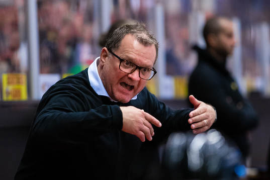 Brynäs tränare Magnus Sundquist reagerar