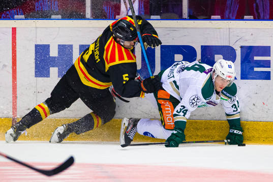 Brynäs Lukas Kilström och Färjestads Michael Lindqvist