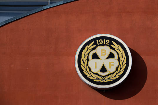 Exteriör av Monitor ERP Arena med Brynäs logotyp