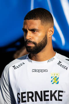 IFK Göteborgs Kristopher Da Graca på väg ut för att