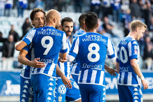 IFK Göteborgs Robin Söder jublar med Lasse Vibe