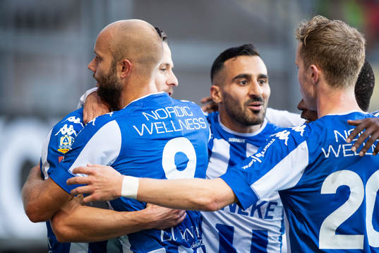 IFK Göteborgs Lasse Vibe jublar med lagkamrater