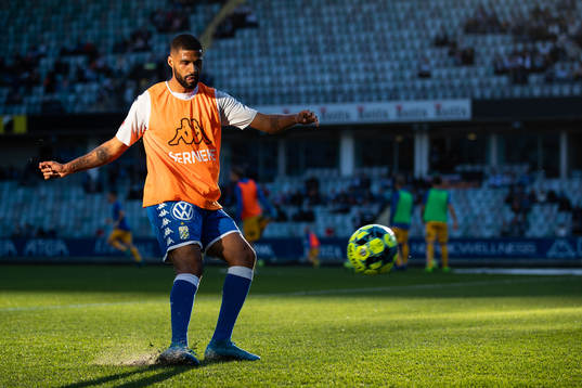 IFK Göteborgs Kristopher Da Graca värmer upp innan