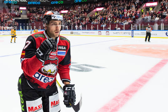 Malmö Redhawks Konstantin Komarek jublar