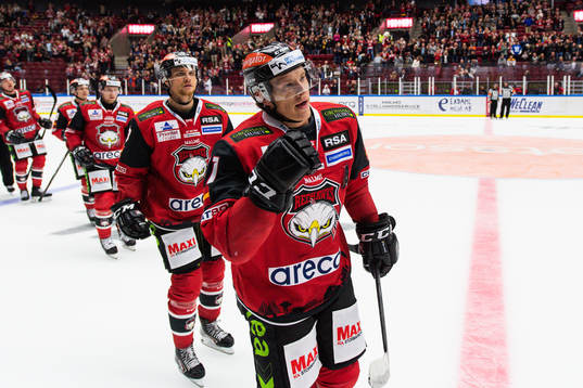 Malmö Redhawks Emil Sylvegård jublar