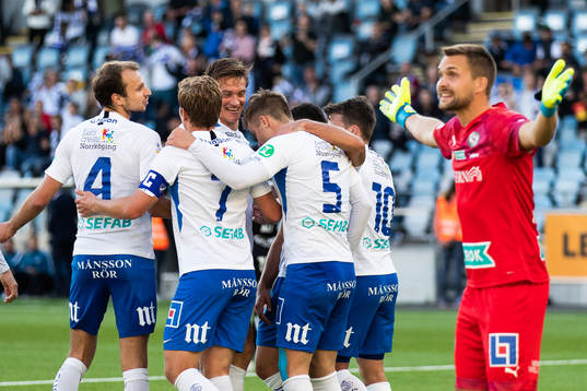 IFK Norrköpings Christoffer Nyman jublar med lagkamrater
