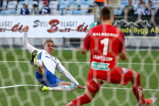 Målchans för IFK Norrköpings Christoffer Nyman