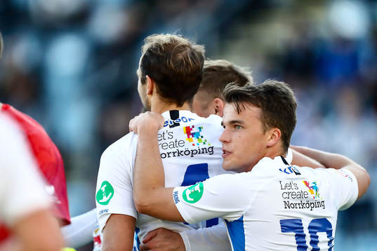 IFK Norrköpings Simon Skrabb jublar