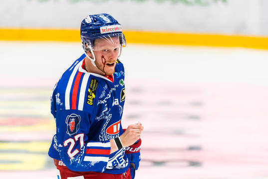 Oskarshamns Henrik Nilsson blöder från ansiktet