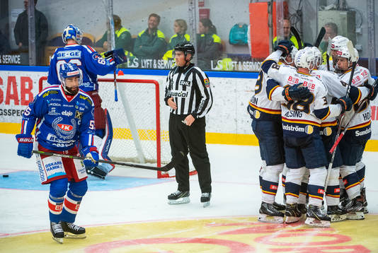 Djurgårdens Patrik Berglund jublar med lagkamrater