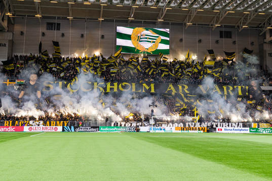 s supportrar med ett tifo