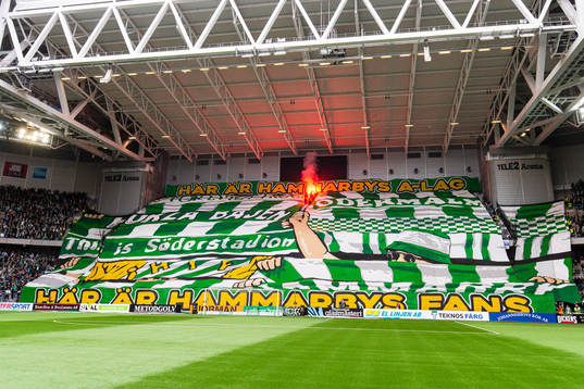 Hammarbys supportrar med ett tifo