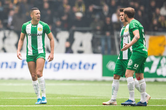 Hammarbys Nikola Djurdjic reagerar mot Darijan Bojanic