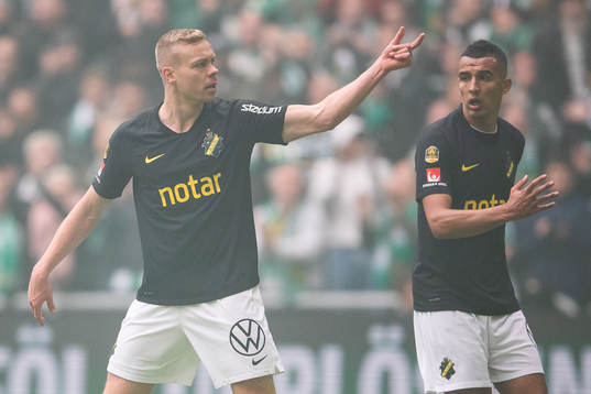 s Kolbeinn Sigthorsson reagerar