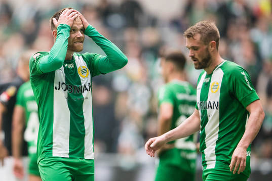 Hammarbys Dennis Widgren och Mads Fenger Nielsen deppar