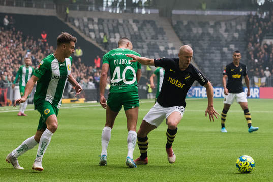 Hammarbys Alexander Kacaniklic och Nikola Djurdjic utmanar