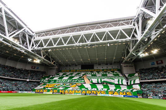 Hammarbys supportrar med ett TIFO innan fotbollsmatchen i