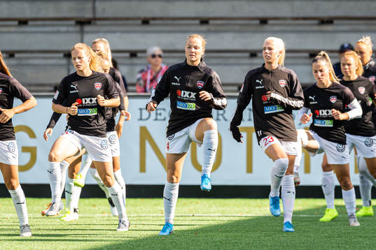 Rosengårds Glodis Perla Viggosdottir och lagkamrater