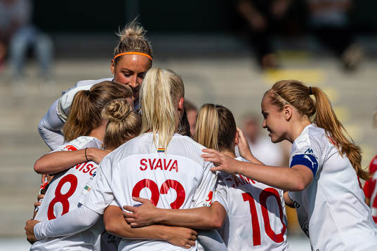 Rosengårds spelare jublar