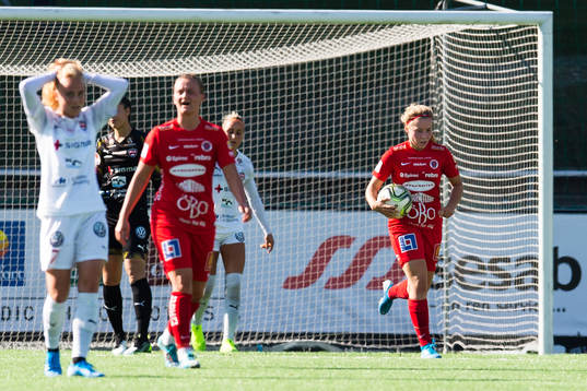 Örebros Heidi Kollanen jublar