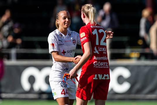 Rosengårds Malin Levenstad tackar Örebros Emma Östlund